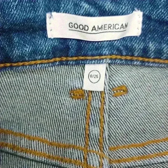 𝅺GOOD American Frayed Bermuda Denim Shorts 0/25 - Picture 8 of 9